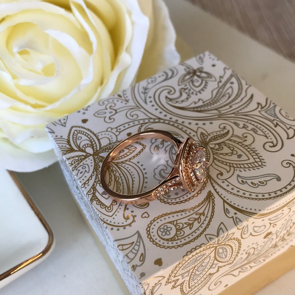 ✨Double Halo Crystal Center Ring Rose Gold - Picture 7 of 8